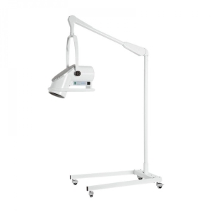 Bioptron 2 na statywie domowym – lampa terapeutyczna na mobilnym stojaku z regulowanym ramieniem.