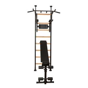 Drabinka BenchK 521B z czarną ramą, bukowymi szczeblami i ławką treningową zamontowaną na froncie.