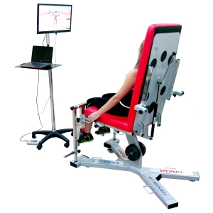 Fotel LEG FORCE FEEDBACK – stanowisko do ćwiczeń oporowych kończyn dolnych z systemem sprzężenia zwrotnego i ekranem.