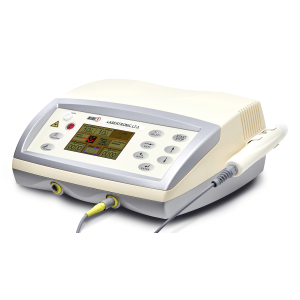 Lasertronic LT-3 – urządzenie do laseroterapii z panelem sterowania i podłączoną sondą.