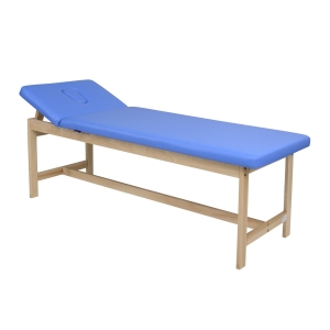 Leżanka drewniana KLD2 z regulowanym oparciem i niebieską tapicerką.