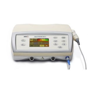 Aparat Multitronic MT-5 do elektroterapii z kolorowym wyświetlaczem oraz podłączonymi przewodami zabiegowymi.