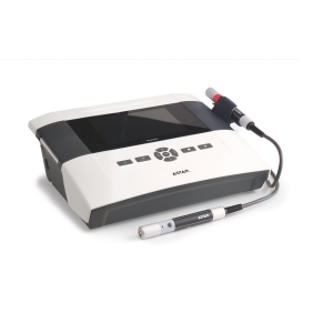 PhysioGo 400C – aparat do laseroterapii z podłączoną sondą zabiegową.