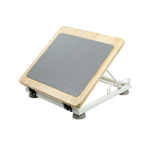 Regulowany podest rehabilitacyjny z antypoślizgową powierzchnią, przeznaczony do ćwiczeń i terapii.