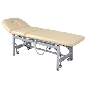 Stół rehabilitacyjny SR-EŁ3 z beżową tapicerką, regulowany zagłówek, widok pod kątem.