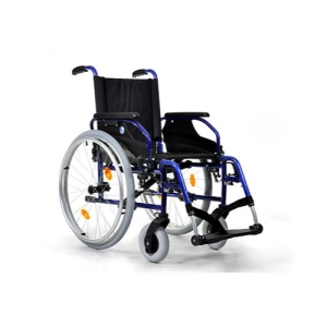 Wózek inwalidzki D200 z dużymi kołami tylnymi, podłokietnikami i składaną ramą.