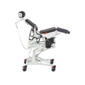 Elektryczny wózek multipozycyjny Phoenix w pozycji półleżącej z regulacją kąta oparcia.