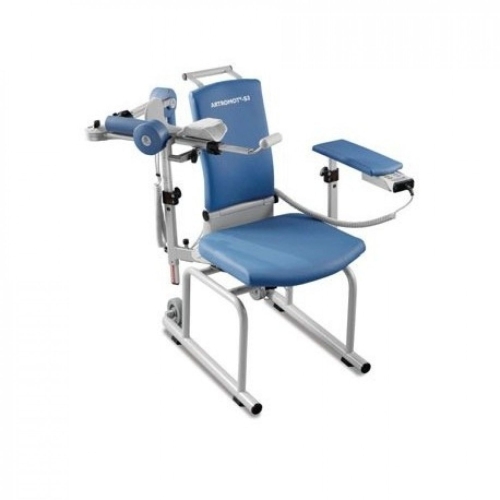 ARTROMOT E2 – szyna do ćwiczeń stawu łokciowego zamontowana na fotelu rehabilitacyjnym, widok zestawu do terapii kończyny górnej