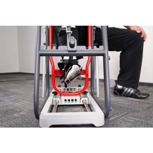 Avior – ustawienie stopy pacjenta w urządzeniu podczas ćwiczeń stawu skokowego.