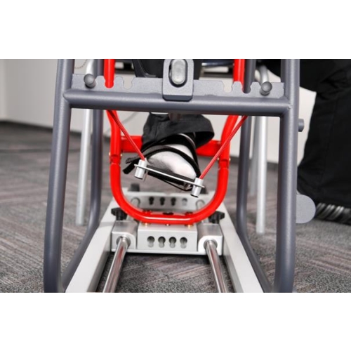 Avior – stopa pacjenta zamocowana w module ćwiczeniowym do pracy nad zakresem ruchu.