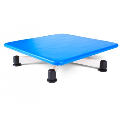Deska rotacyjna z obiciem do terapii integracji sensorycznej, na niskich stabilnych podporach.