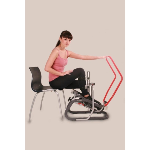 Ćwiczenie z użyciem urządzenia DRACO – pacjentka wykonuje ruchy stopy i kolana.