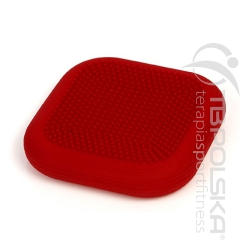 Czerwona kwadratowa podpórka Dynair Cardo 36 cm z wypustkami sensorycznymi.