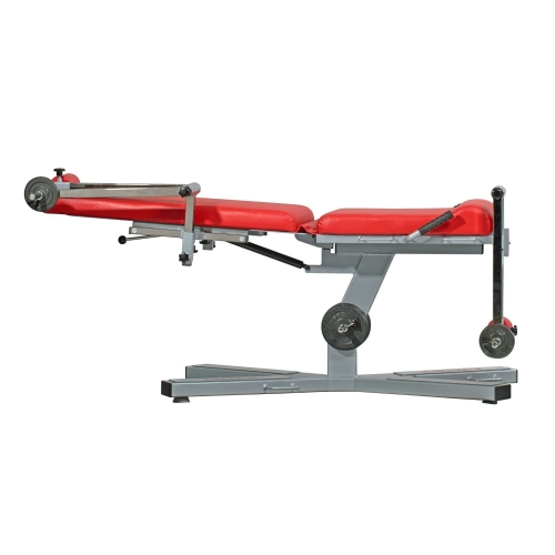 Fotel PROFI w pozycji leżącej – ławka do ćwiczeń oporowych z mechanizmem regulacji i obciążeniami.