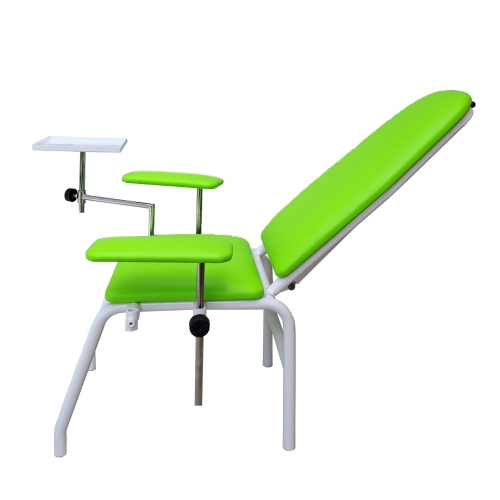 Fotel KF1 w pozycji półleżącej – regulowane oparcie i podłokietniki dla komfortu pacjenta.