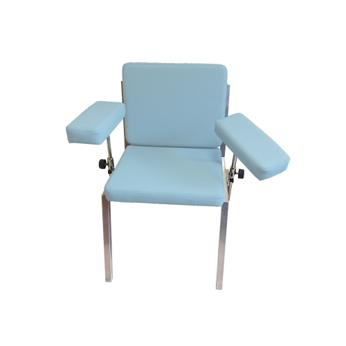 Fotel KF2 – widok z przodu, szerokie siedzisko i regulowane podłokietniki dla komfortu pacjenta.