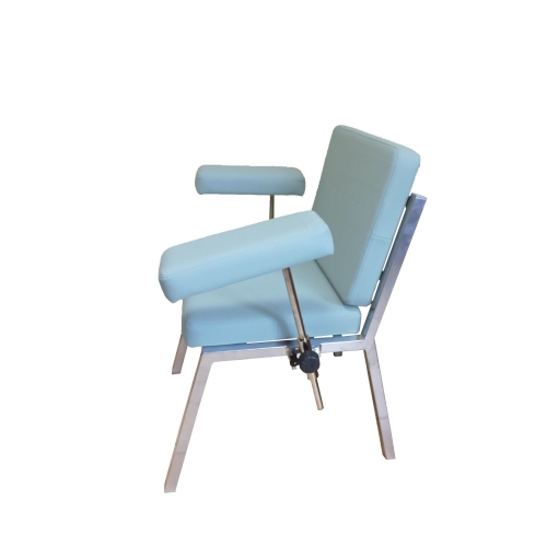 Fotel KF2 – widok boczny, konstrukcja ze stali nierdzewnej i regulacja podłokietników.