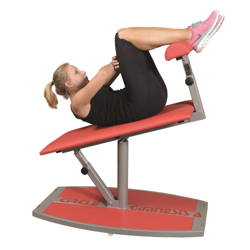 Gymnesis Circle A podczas ćwiczenia – użytkowniczka wykonująca trening na platformie.