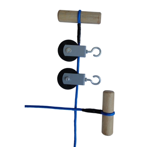 Linka z bloczkami do ćwiczeń samowspomaganych, długość 225 cm, z drewnianymi uchwytami i metalowymi rolkami.