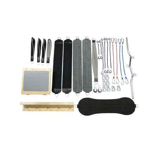 Kompletny zestaw akcesoriów Sling Therapy: podwieszki, linki, karabińczyki i elementy mocujące.