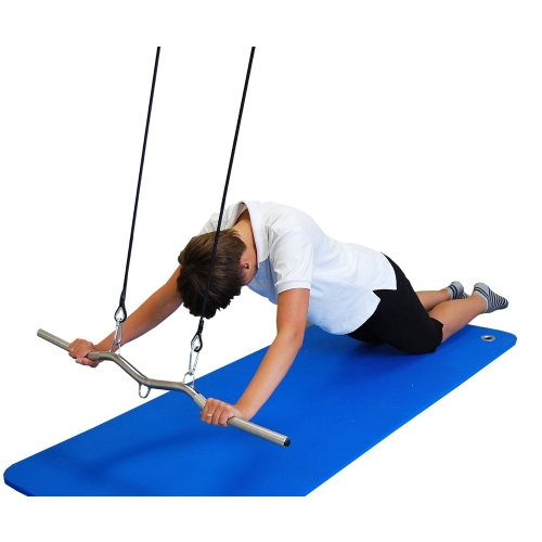 Trening w klęku z wykorzystaniem drążka i systemu podwieszeń Sling Therapy Kinesis.