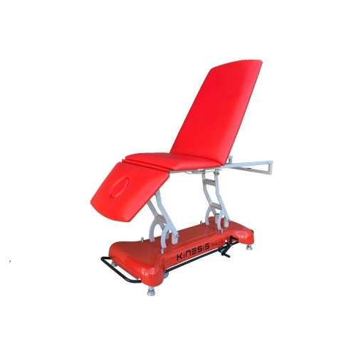 Stół rehabilitacyjny PROFI 3 F PLUS KINESIS w czerwonej tapicerce, pozycja siedząca z regulowaną sekcją nożną.