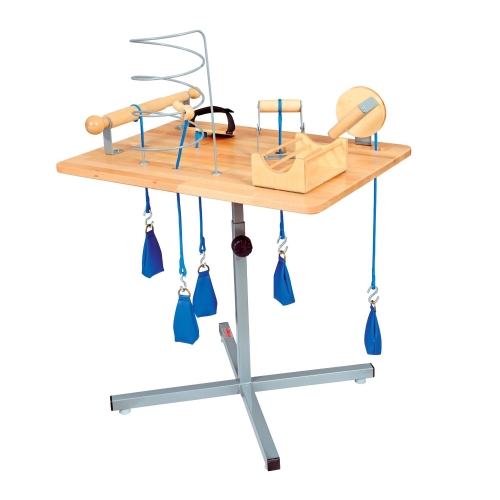 Tablica do ćwiczeń manualnych z oporem KTM z akcesoriami i obciążnikami na regulowanym statywie.