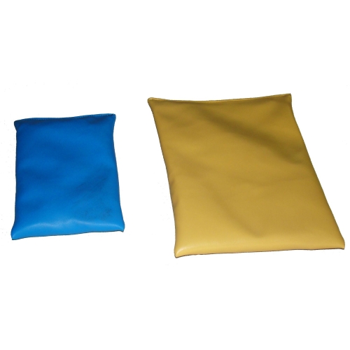 Woreczki z piaskiem KINESIS w dwóch rozmiarach – do ćwiczeń wzmacniających i rehabilitacyjnych.