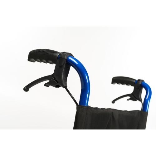 Uchwyt z hamulcem ręcznym wózka inwalidzkiego BOBBY, widok zbliżeniowy.