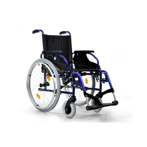 Wózek inwalidzki D200 z dużymi kołami tylnymi, podłokietnikami i składaną ramą.
