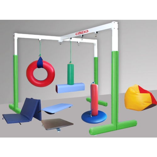 Zestaw L do integracji sensomotorycznej z konstrukcją nośną i różnymi podwieszanymi akcesoriami.